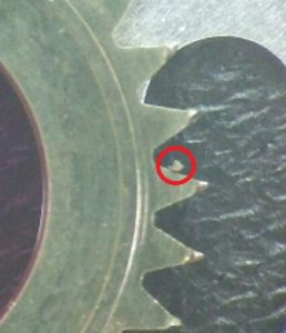ロレックスデイトジャストCal.2135磨耗したカレンダーディスクの破片